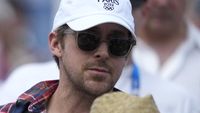 7 Potret Langka Eva Mendes Bersama Ryan Gosling, Nonton Olimpiade Bareng Anak