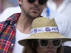 7 Potret Langka Eva Mendes Bersama Ryan Gosling, Nonton Olimpiade Bareng Anak 7 Potret Langka Eva Mendes Bersama Ryan Gosling, Nonton Olimpiade Bareng Anak