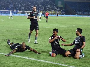 18 Kemenangan dan 10 Seri yang Mengantar Persib Bandung Juara 18 Kemenangan dan 10 Seri yang Mengantar Persib Bandung Juara