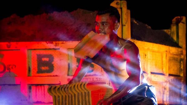 Seru! Saat Pekerja Pabrik Genteng Adu Kontes Binaraga