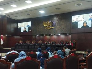 Sidang Gugatan UU Kesehatan, Hakim MK Tanya Kemenkes soal Nasib Tukang Khitan Sidang Gugatan UU Kesehatan, Hakim MK Tanya Kemenkes soal Nasib Tukang Khitan