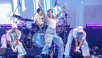 Tiara Andini Hibur Pengguna KRL Jabodetabek