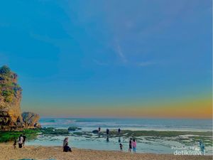 Pantai Drini Memang Cocok Jadi Tempat Berlibur Pantai Drini Memang Cocok Jadi Tempat Berlibur