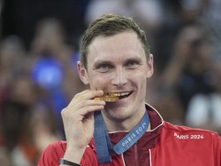 Axelsen Bandingkan Medali Emas Olimpiade Tokyo Vs Olimpiade Paris