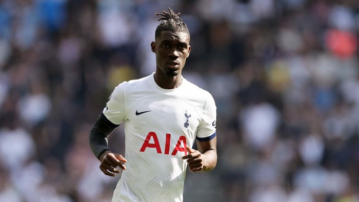 LONDON, ENGLAND - MAY 11: Yves Bissouma of Tottenham Hotspur  during the Premier League match between Tottenham Hotspur and Burnley FC at Tottenham Hotspur Stadium on May 11, 2024 in London, England. (Photo by Catherine Ivill - AMA/Getty Images)