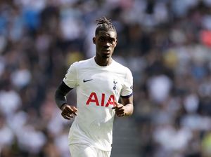 Gelandang Tottenham Minta Maaf usai Unggah Video Nge-fly di Medsos Gelandang Tottenham Minta Maaf usai Unggah Video Nge-fly di Medsos