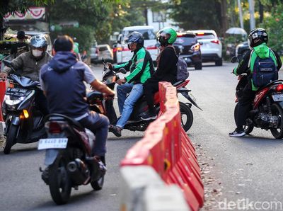 Jangan Ditiru! Aksi Nekat Pemotor Lawan Arah di Hang Tuah Jakarta