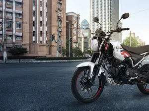 Potret Motor CNG Pertama di Dunia Buatan Bajaj Potret Motor CNG Pertama di Dunia Buatan Bajaj