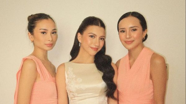 Pesona Beby Tsabina Jadi Bridesmaid Cassandra Lee, Cantik Bergaun Peach