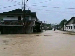 Banjir Rendam 3 Kecamatan di Bolmong, 1 Rumah Hanyut-2 Jembatan Putus Banjir Rendam 3 Kecamatan di Bolmong, 1 Rumah Hanyut-2 Jembatan Putus