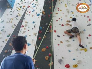 Main Wall Climbing Indoor di Bremgra, Ini Harga Tiket dan Jam Bukanya Main Wall Climbing Indoor di Bremgra, Ini Harga Tiket dan Jam Bukanya