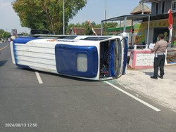 Elf Angkut 14 Pesilat di Jombang Terguling, 4 Orang Luka