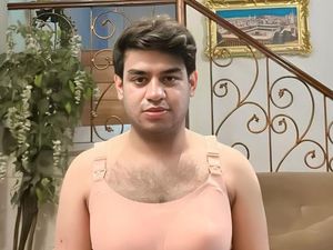 7 Foto Fadil Jaidi Cosplay Jadi Ibu Hamil Pakai Bra & Legging, Kocak Banget! 7 Foto Fadil Jaidi Cosplay Jadi Ibu Hamil Pakai Bra & Legging, Kocak Banget!