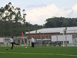 Momen Jokowi Tinjau Training Center PSSI di IKN