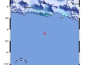 Gempa Malang M 4,9 Dirasakan Warga selama 5 Detik: Tanaman Getar Gempa Malang M 4,9 Dirasakan Warga selama 5 Detik: Tanaman Getar
