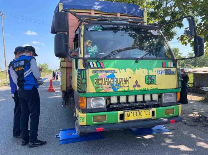 Kementerian Perhubungan bakal melaksanakan pengawasan dan penegakan aturan kepada kendaraan transportasi barang secara berbarengan di seluruh Indonesia. Kementerian Perhubungan bakal melaksanakan pengawasan dan penegakan aturan kepada kendaraan transportasi barang secara berbarengan di seluruh Indonesia.