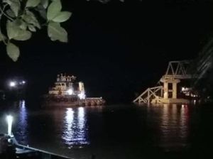 Polisi Sebut 2 Korban Luka Akibat Ambruknya Jembatan Lalan di Muba Polisi Sebut 2 Korban Luka Akibat Ambruknya Jembatan Lalan di Muba