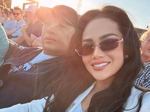 Gaya Krisdayanti Nonton Konser Adele di Jerman, Stylish Pakai Tas Rp 396 Juta Gaya Krisdayanti Nonton Konser Adele di Jerman, Stylish Pakai Tas Rp 396 Juta