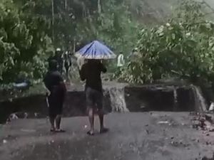 Banjir dan Longsor Terjang Mamuju: 1 Rumah Hanyut-410 KK Terisolir