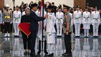 Momen Jokowi Kukuhkan Paskibraka 2024 di Istana Garuda IKN