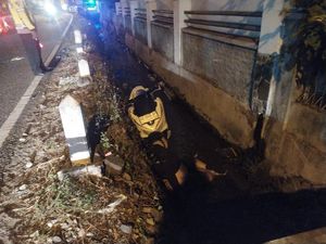 Pemotor Tewas Usai Tabrak Patok Pengaman Jalan Parangtritis hingga Masuk Parit