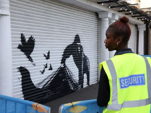 Mural Banksy Muncul Lagi di London, Kali Ini Gorila