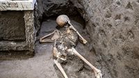 Penemuan Kerangka yang Terjebak Saat Letusan Gunung Berapi di Pompeii
