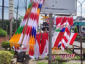 Jelang HUT RI, Penjual Bendera Musiman di Lubuklinggau Raup Cuan