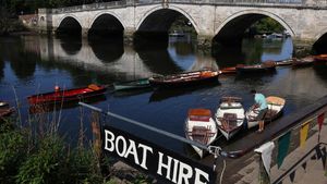Penyewaan Perahu Wisata di London Nggak Laku gegara Cuaca Panas