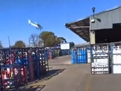 Kesal Dipecat, Pilot Tabrakkan Pesawat ke Pabrik