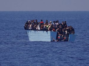 26 Migran Tewas Usai Kapal Karam di Lepas Pantai Italia, 10 Lainnya Hilang 26 Migran Tewas Usai Kapal Karam di Lepas Pantai Italia, 10 Lainnya Hilang
