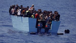 Potret 44 Migran Terombang-ambing di Laut Mediterania