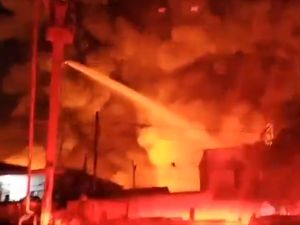 Kebakaran Dasyat Permukiman Padat Manggarai Bikin Ribuan Warga Mengungsi