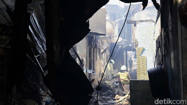 Kebakaran rumah di Bali Matraman, Manggarai, Jakarta Selatan, telah padam. Kebakaran itu menghanguskan 100 rumah.