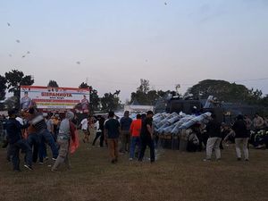 Serunya Simulasi Pengamanan Demo Ricuh di Pilkada Jombang