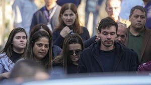 Suasana Duka Keluarga Pilot Korban Pesawat Jatuh di Brasil