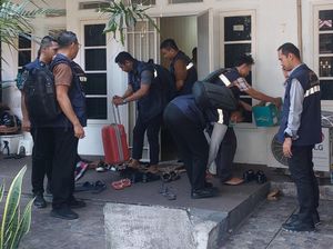 Geledah Rumah Eks Pegawai BPOM di Bogor, Bareskrim Temukan Dokumen Geledah Rumah Eks Pegawai BPOM di Bogor, Bareskrim Temukan Dokumen