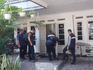 Suasana Penggeledahan Rumah Eks Pegawai BPOM Terkait Kasus Pemerasan Rp 3,4 M