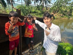 Willie Salim Sumbang Rp 25 Juta untuk Renovasi Jembatan Miring Sukabumi Willie Salim Sumbang Rp 25 Juta untuk Renovasi Jembatan Miring Sukabumi