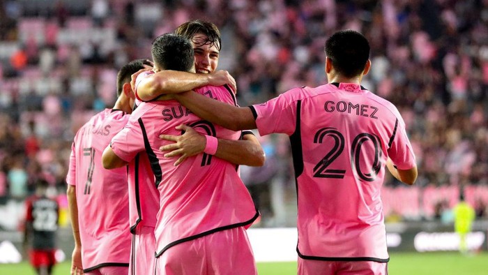 FORT LAUDERDALE, FLORIDA - AUGUST 8: Forward Luis Suarez #9 of Inter Miami celebrates his goal with midfielder Federico Redondo #55 and Diego Gomez #20 at the Inter Miami CF v Toronto FC: Round of 32 - Leagues Cup 2024 game at Chase Stadium on August 8, 2024 in Fort Lauderdale, Florida. (Photo by Chris Arjoon/Getty Images)
