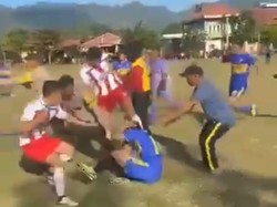 Ricuh Sepakbola Tarkam Kembali Pecah di Barru, Pemain-Penonton Baku Hantam