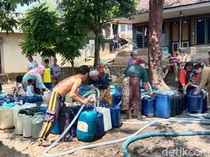 13 Desa di Pasuruan Dilanda Kekeringan, BPBD Suplai Air Bersih 13 Desa di Pasuruan Dilanda Kekeringan, BPBD Suplai Air Bersih