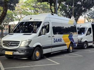 Warga Bintaro Bisa Naik Damri dari Transpark Mall, Tarifnya Cuma Rp 50 Ribu! Warga Bintaro Bisa Naik Damri dari Transpark Mall, Tarifnya Cuma Rp 50 Ribu!