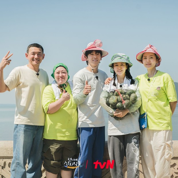 Dex dan cast lain di Fresh Off The Sea/ Foto: instagram.com/tvn_joy Dex dan cast lain di Fresh Off The Sea/ Foto: instagram.com/tvn_joy