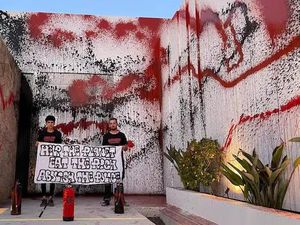 Rumah Mewah Messi Dicoret-coret, Pelaku Beri Pesan Menohok