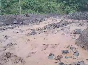 Gunung Karangetang Sitaro Sulut Muntahkan Lahar Dingin, Akses Jalan Terputus
