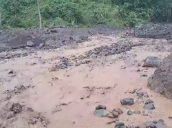 Gunung Karangetang Sitaro Sulut Muntahkan Lahar Dingin, Akses Jalan Terputus