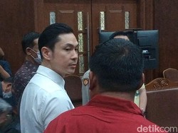 Penampakan Harvey Moeis Jalani Sidang Perdana Kasus Korupsi Timah