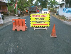 Jalan Sebelum Jembatan Kecubung Nganjuk Longsor, Ini Rute Alternatifnya