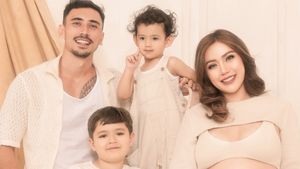 7 Foto Maternity Kehamilan ke-3 Jessica Iskandar, Bumil Pamer Bare Baby Bump